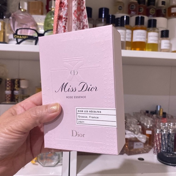 Miss Dior ROSE ESSENCE-Exclusive - Picture 2 of 12